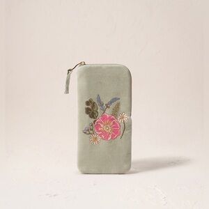 Elizabeth Scarlett Pressed Flowers Glasses Case in Sage